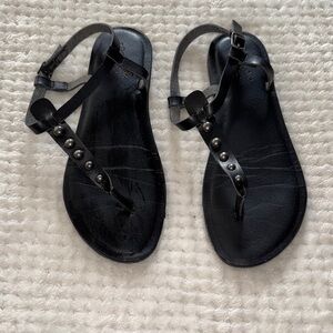 ✨✨ Universal Thread Black Studded Sandals – Women’s Size 7